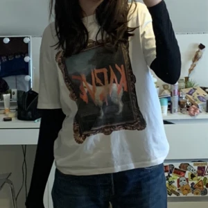 Tshirt med tryck - Vit t-shirt med tryck 