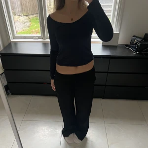 Tröja  - Söt tröja från H&M som går att ha både framåt och bakåt❤️