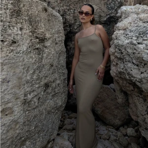 Soft long slip dress - Knappt använd långklänning, från Nelly. 