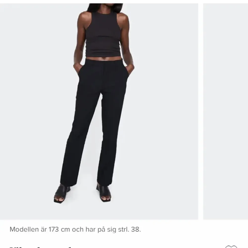 Säljer dessa högmidjade kostymbyxor från bikbok i modellen Vilma! 🥰 hör av dig om du vill köpa . Jeans & Byxor.