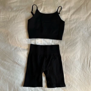 Adanola set  - Adanola set med topp och cykelbyxor i storlek S. Använt ett fåtal gånger