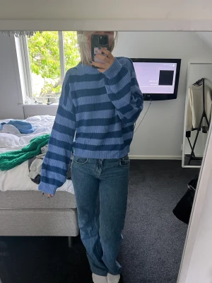 stickad tröja  - stickad tröja i bra skick