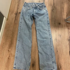Weekday jeans - Använda 1 gång men var försmå💕lågmidjade
