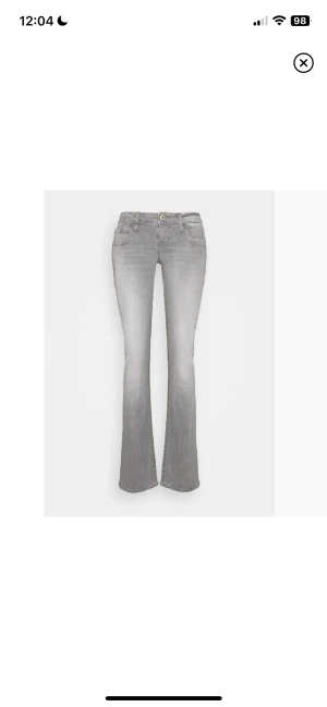 Gråa ltb jeans  - Säljer dessa gråa ltb jeans som jag köpte här på Plick men inte passade mig, 3 bilden är lånad från den jag köpte byxorna av !!dom är slutsålda överallt!!💕 priset går alltid att diskuteras om 