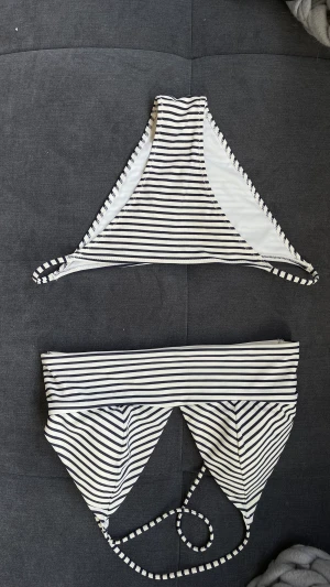 Bikini  - Bikini från HM i storlek 36/s.   Hämtas i Lund eller skickas om köparen står för frakten 