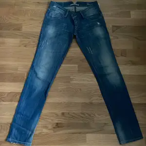 Lågmidjade Fornarina jeans, storlek 27