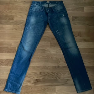 Fornarina Jeans - Lågmidjade Fornarina jeans, storlek 27