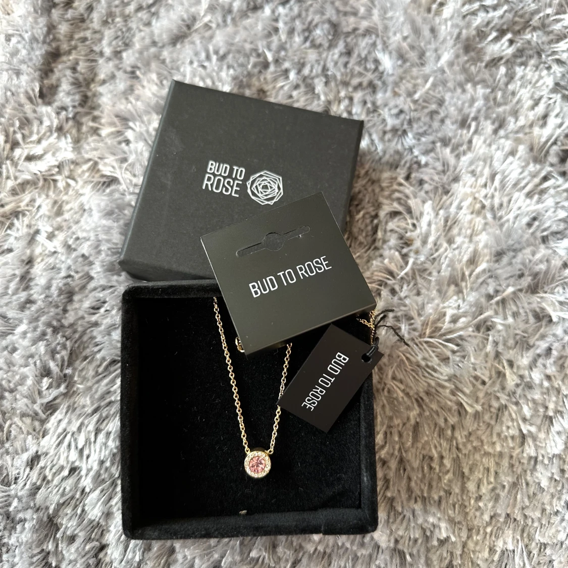 Bud to rose halsband