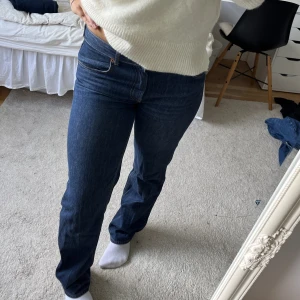 Midwaist raka jeans - Midwaist jeans från Pull and bear. Bra skick.