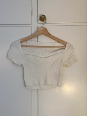 Toppar - Säljer denna gulliga toppen✨