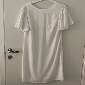 Vit klänning - Aldrig använts