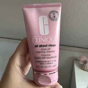 Cleanser  - Cleanser från clinqiue  Aldrig använd då jag redan har 2 st av samma och den inte funkar för min hudtyp  Så det är alltså oanvänd helt ny  Vid snabb affär kan jag gå ner i pris 