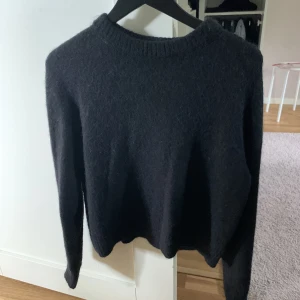 Stickad tröja🫶🏼 - Stickad tröja från Bik Bok i alpackablandning! 200 kr + frakt🫶🏼