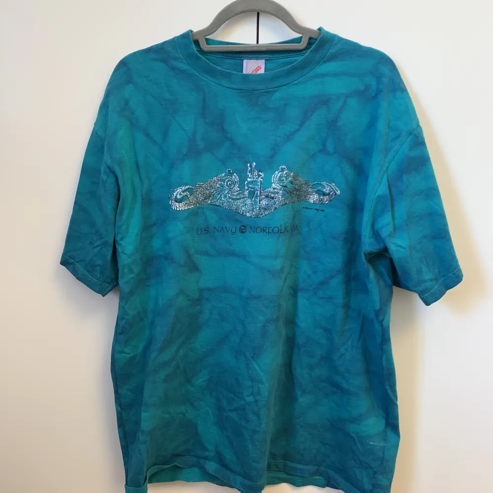 Jätte fin oversize t-shirt från beyondretro, använt den en del men känns som ny. Jätte fin blå färg!🩷. T-shirts.