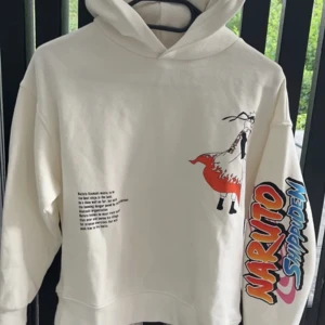 Helt ny Naruto hoodie från zara  - En krämvit hoodie från Zara i stl 140,  Den är helt ny Endast testad…. Finns inte att köpa längre i butiken 