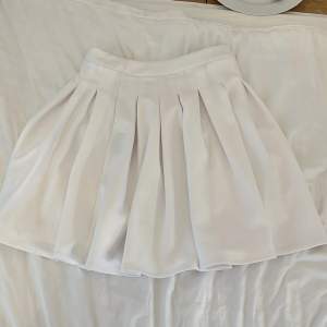 en supersöt vit kjol från noisy may, helt oanvänd ❤️👌🏼