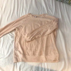 Beige/Rosa velour tjocktröja - Mjuk och skön tröja från & other Stories💛Ganska tunn. 