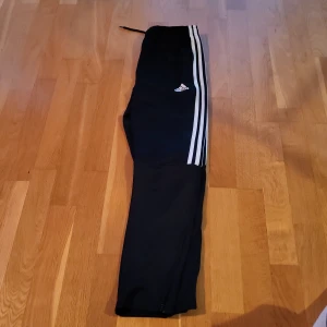 Adidas byxor - I princip nyskick