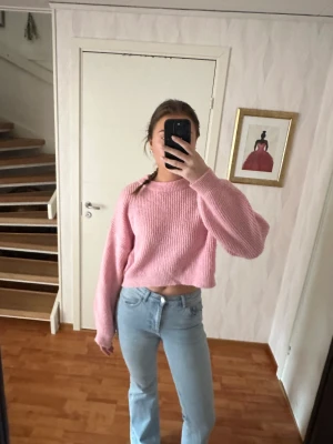 Stickad tröja - Stickad tröja från Nelly  Storlek M