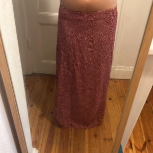 Brandy melville långkjol  - jättesöt långkjol från brandy melville! går ej att köpa i butik längre! superbra skick!!