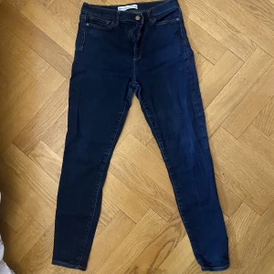 Skinny highwasted jeans  - Jätte bra skick. Säljer eftersom passar inte mig. 