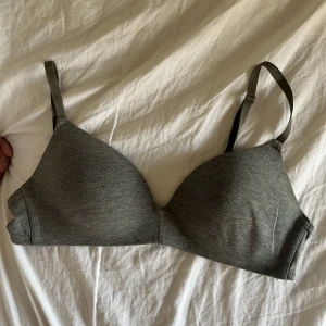 Bh - Grå bh från hm stl 80A❤️❤️