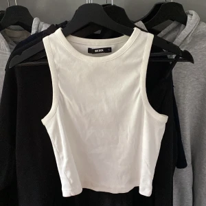 Vit topp - Vitt linne som inte kommer till användning 