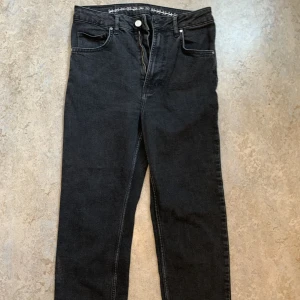 Ginatricot svarta jeans! - Ett par eleganta och super coola svarta straight leg Ginatricot jeans som passar till allt😍