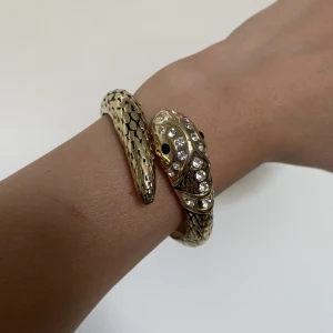 Armband  - I fint skick! Kom med prisförslag 🌼