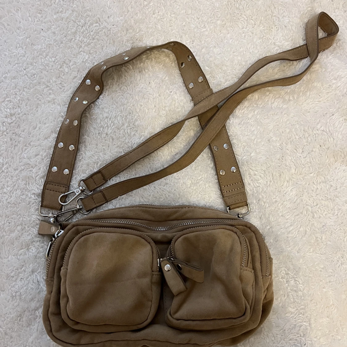 Beige mini axelväska