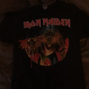 Iron maiden tröja  - Oanvänd tröja som jag säljer pga den inte är min stil längre🩵