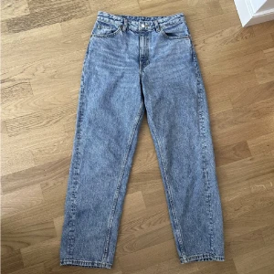 Monki jeans - Säljer dessa snygga jeans från monki som inte kommer till användning. Jeansen är i bra skick, använda 1 gång.