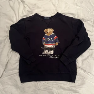 Ralph Lauren polo bear sweatshirt - Ralph Lauren polo bear swetshirt säljes då den inte kommer till användning. Str S. Nypris cirka 1500. Nyskick i princip.