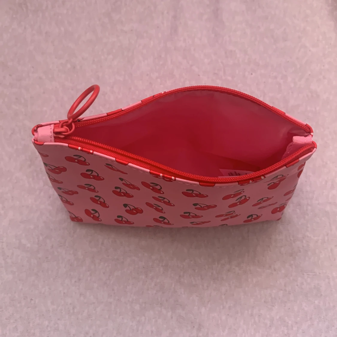 Liten sminkväska med körsbär  - 90