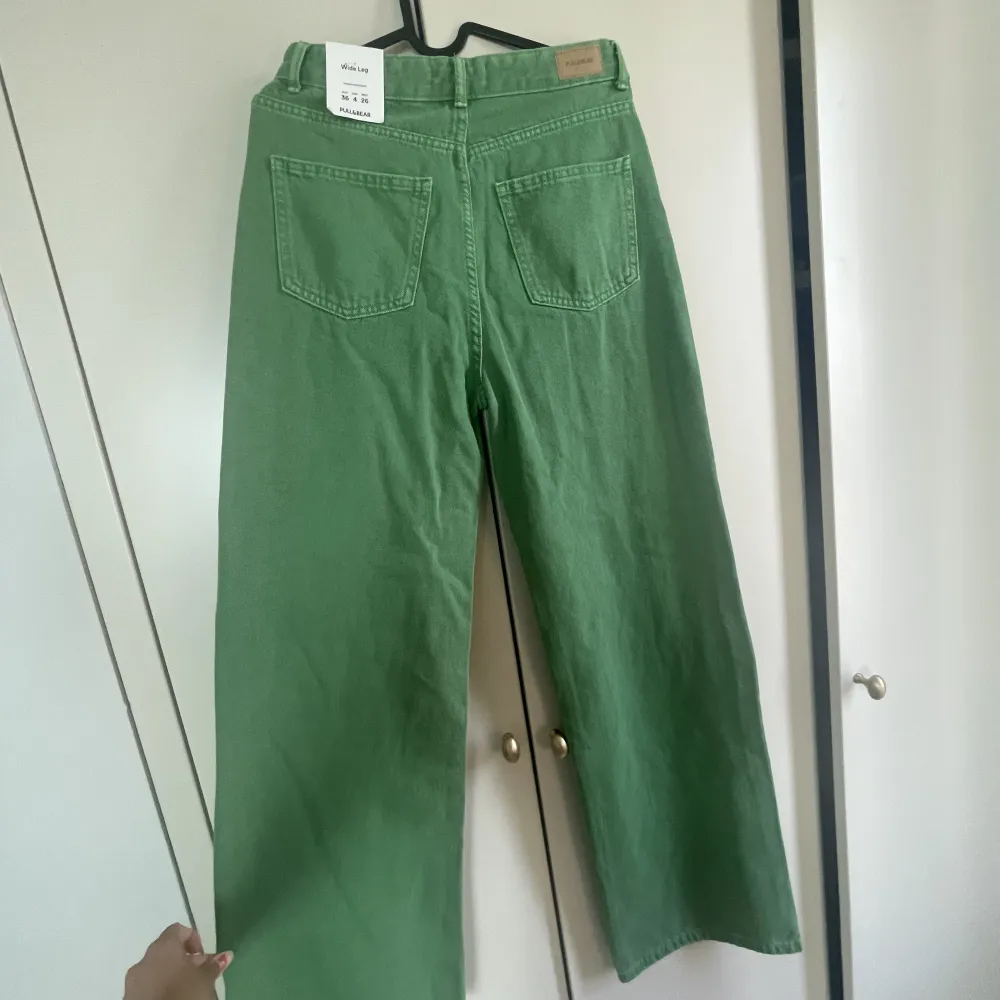 Brand new green wide leg jeans . Jeans & Byxor.