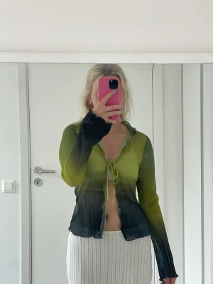 Topp  - Grön topp från Pull&Bear. Den är oanvänd med prislapp kvar 💚