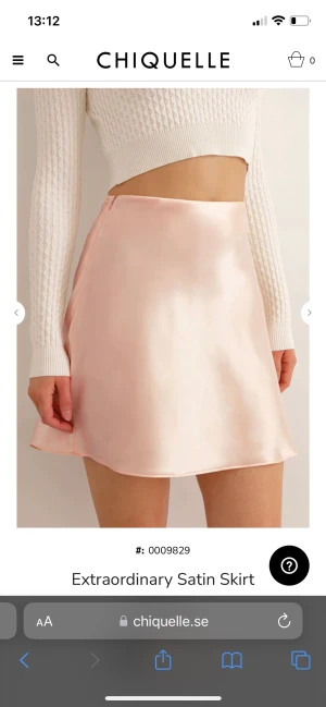 Kjol - Jättefin satin kjol från chiquelle! I storlek M men väldigt liten i storleken! 