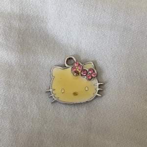 Hello Kitty hänge som man kan använda till smycken mm.🫶