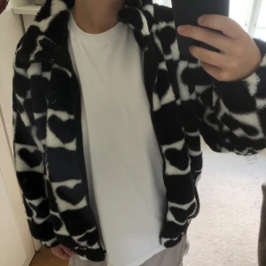 Fluffig jacka - Så mysig fluffig jacka/kofta☀️