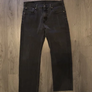 Vintage Levis 569 - Vintage Levis 569. Byxorna är i bra skick. Storlek 33/34. Kan skicka fler bilder🙌