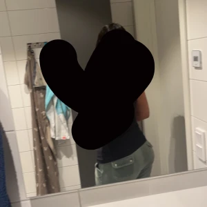 juicy couture  - säljer mian gröna chinos juicy storlek M-L säljs för 900 kan gå ner i pris eller byta för ett par röda juicy Storlek M