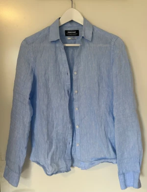 Linne Skjorta - Sebago skjorta i 100% linne. Den är i strlk S och är i väldigt bra skick. Skriv om det är något du undrar!
