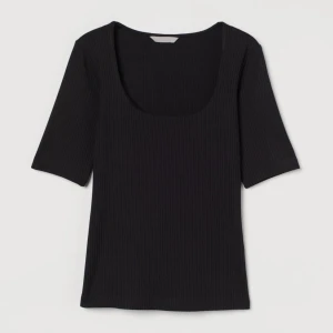 Ribbad topp - Svart ribbad top i stretchig material 