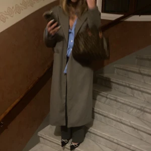 kappa - säljer denna fina kappan från na-kd, använt i cirka 4 månader. nypris 1200🌸