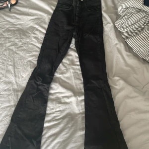 Svarta Bootcut jeans - Modell: Bootcut jeans, storlek: xs. Väldigt stretchiga. 