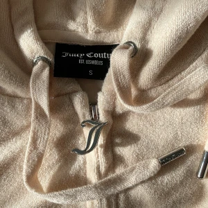 Juicy tröja - Jättefin juicy tröja i frotté!! Använd 1 gång💘 Pris går att diskuteras 