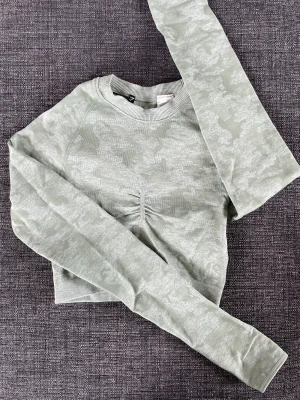 Gymshark tröja - Snygg träningströja i nyskick som tyvärr inte kommer till användning ☺️