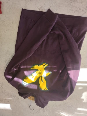 Lyle&Scott  - Storlek är S. I dra skick , om du vill ha flera bilder eller du har frågor du kan skriva till mig 🤗💛