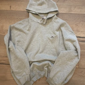 Vintage hoodie - Snygg baggy hoodie I lappen står det xxl men jag skulle säga att den är stl L Skick 9/10 