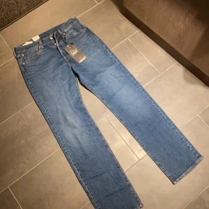 Levis 501 blå - Blå Levis 501 Aldrig använda (tags kvar)
